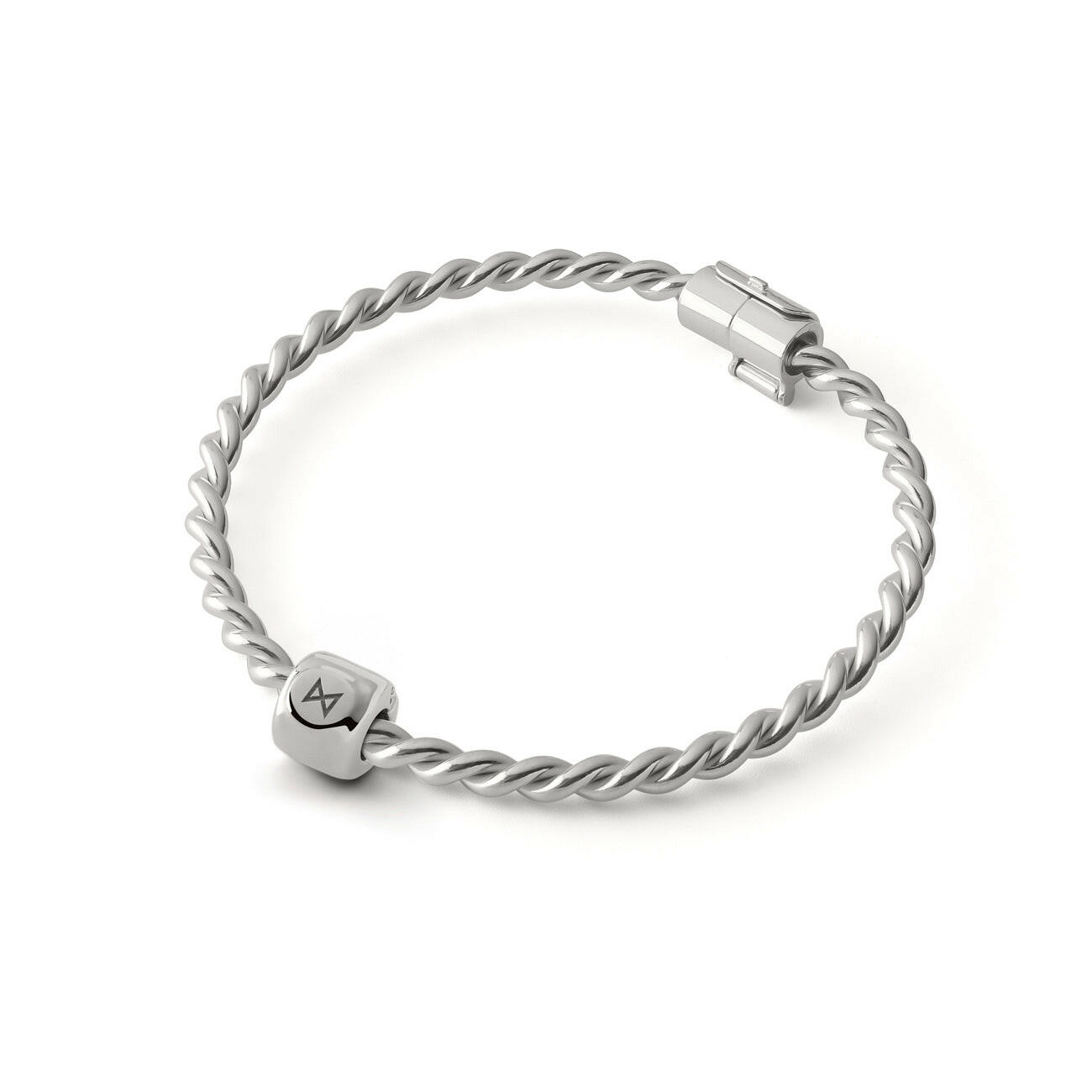 Charms z runą Ingwaz (ᛝ) – amulet potencjału i tworzenia, brąz pokryty platyną