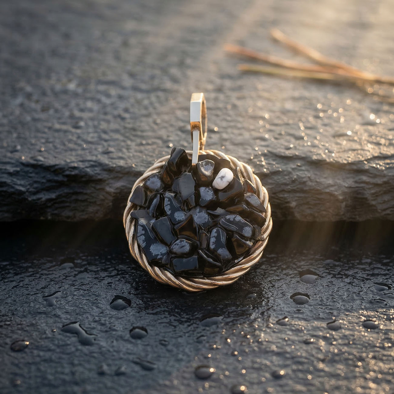 Amulet tensorowy z Obsydianem Śnieżnym – Mosiądz pozłacany